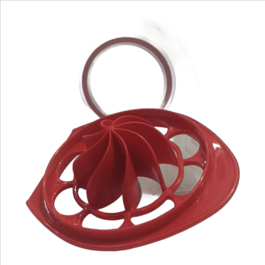 Juicer (2 in 1) The flat side of the juicer, to remove the pomegranate seeds